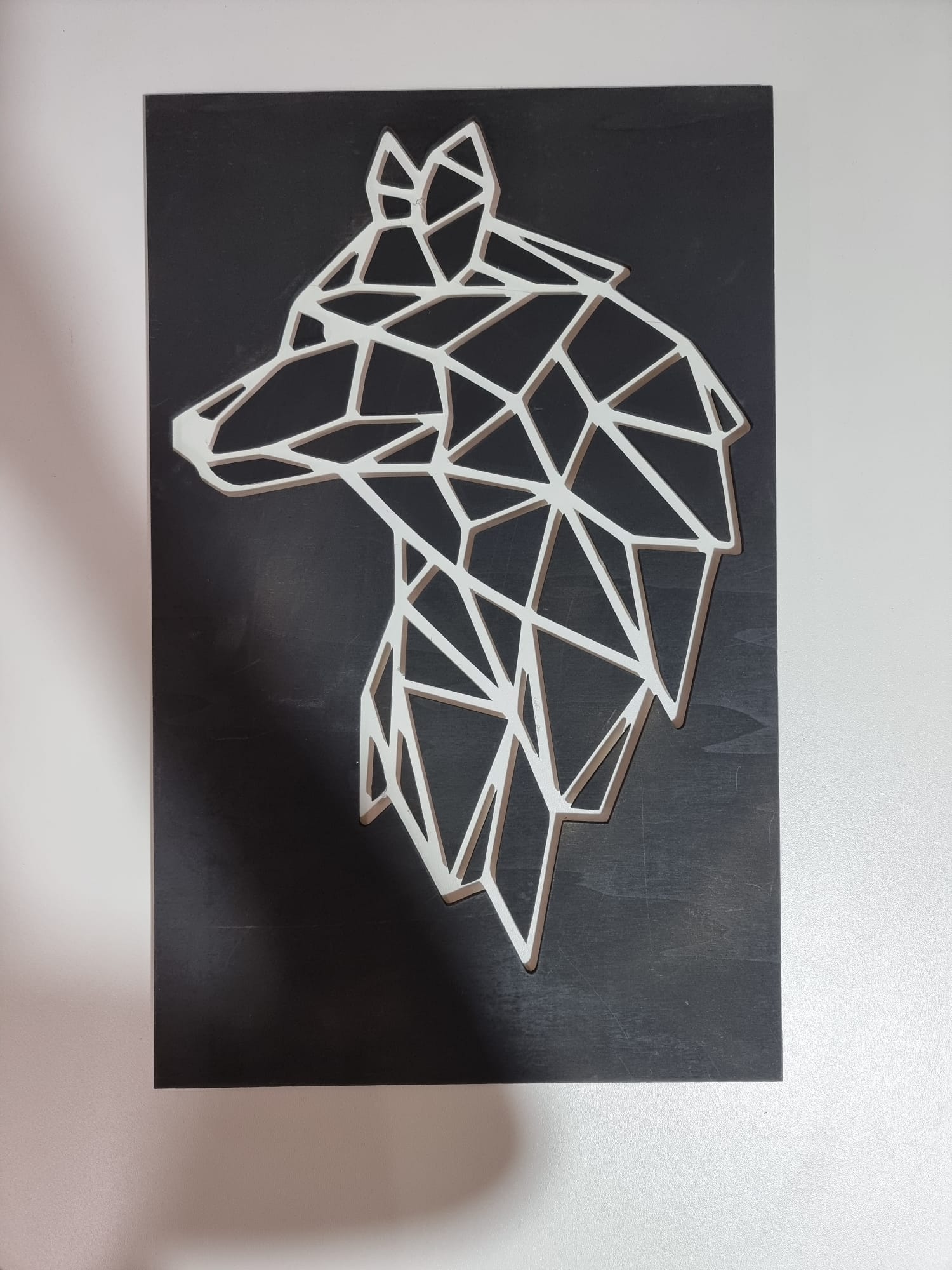 Geometrischer Wolf - Wanddeko aus Holz 